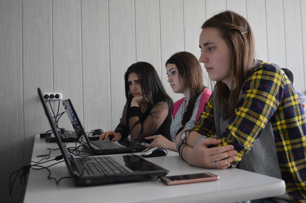Студенты Рубцовского института (филиала) АлтГУ приняли участие в Международной молодежной онлайн-конференции «Образование в интересах устойчивого развития»