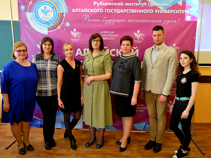 Специалисты Управления по рекрутингу абитуриентов АлтГУ на встрече со старшеклассниками Рубцовска