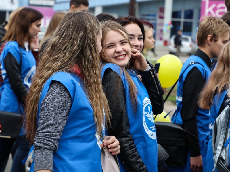 Студенты Рубцовского института прошли торжественной колонной на праздновании Дня города