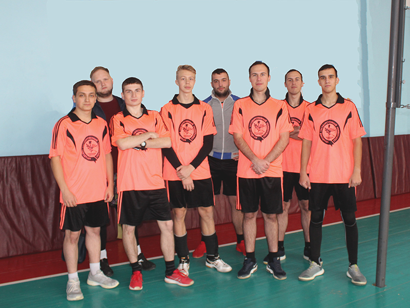 Мужская сборная АГУ по волейболу уверенно движется к победе