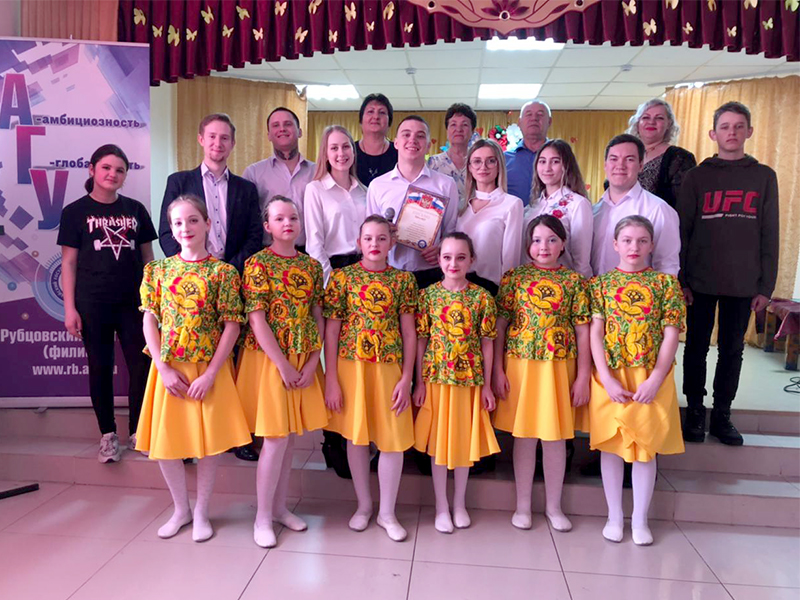 Студенты АГУ поздравили женщин Рубцовского района