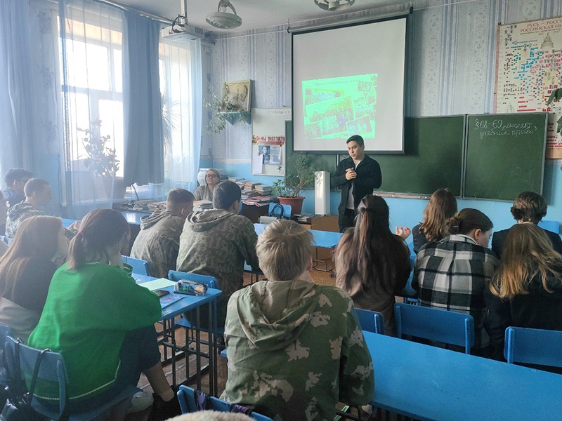 Встреча представителей Рубцовского института со школьниками МБОУ «СОШ № 2» города Горняка.