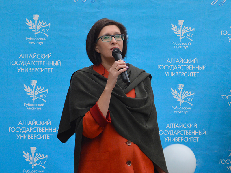 Более 500 первокурсников и родителей приняли участие в праздновании Дня знаний в Рубцовском Институте 