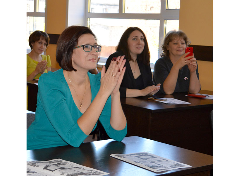 Студенты Рубцовского института (филиала) АлтГУ поздравили педагогов с Днем учителя