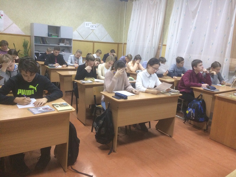 Наша студентка Анастасия Щербак провела лекции по основам права для учащихся «Лицея №6»