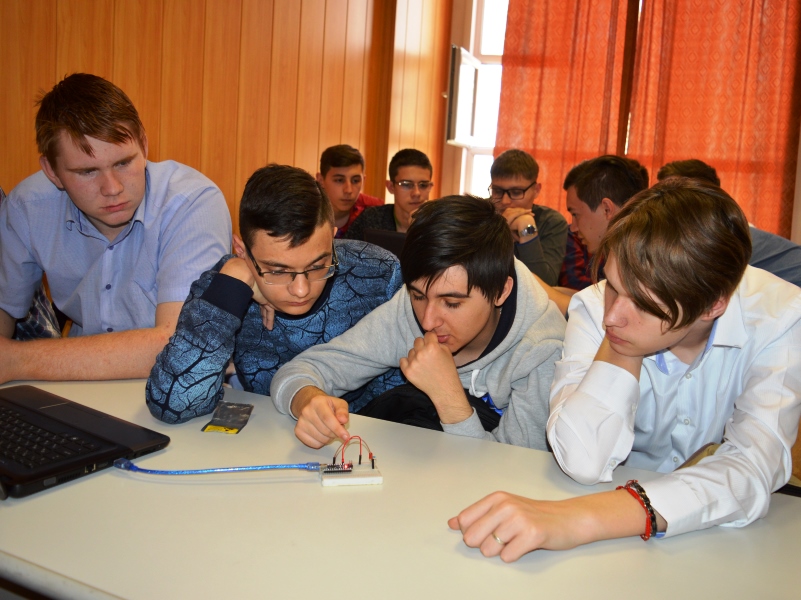 Студенты Рубцовского Института постигали хитрости работы с платформой Arduino