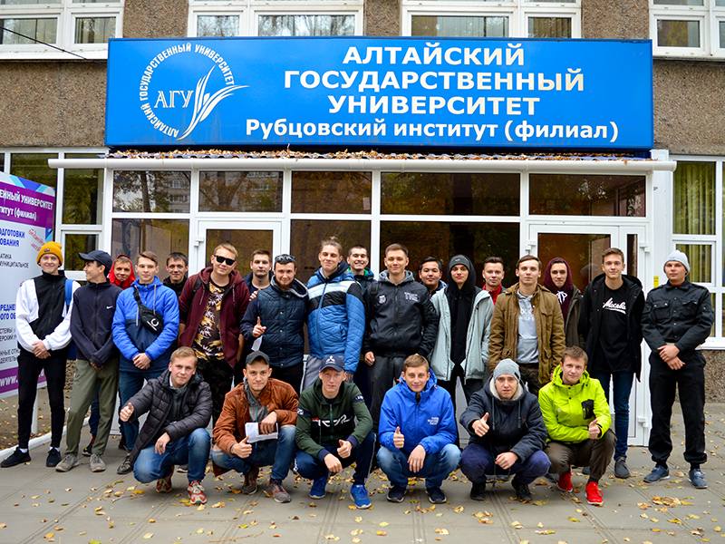 Волонтеры Рубцовского института продолжают реализацию экологического проекта «Дыши легко»