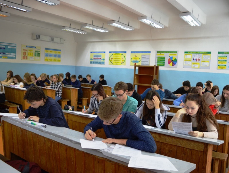В межвузовских олимпиадах по физике, истории и русскому языку приняли участие 55 школьников