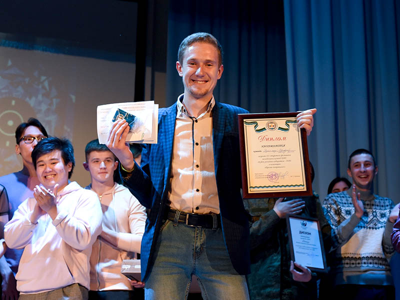 Команда КВН "Разные люди" отмечена особым призом жюри XII Открытого фестиваля молодежных команд