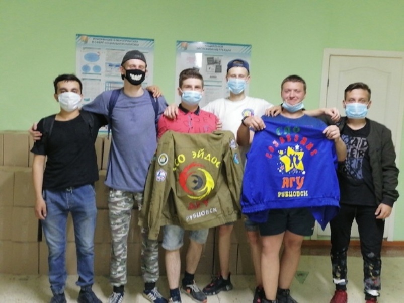 Волонтеры Института доставляют гуманитарную помощь пенсионерам и маломобильным гражданам Рубцовска