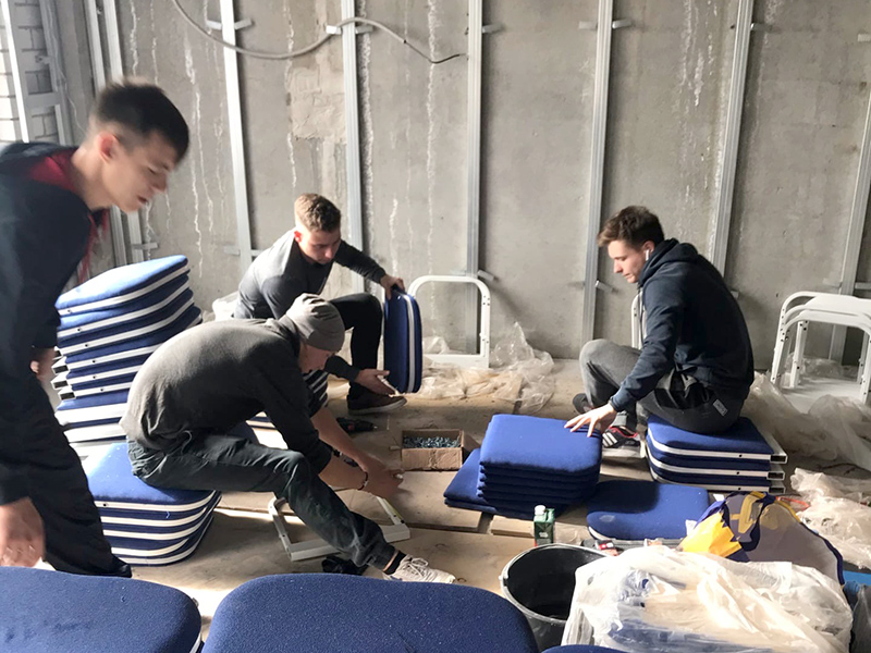 Студенты Рубцовского института участвуют в подготовке к открытию ледового дворца