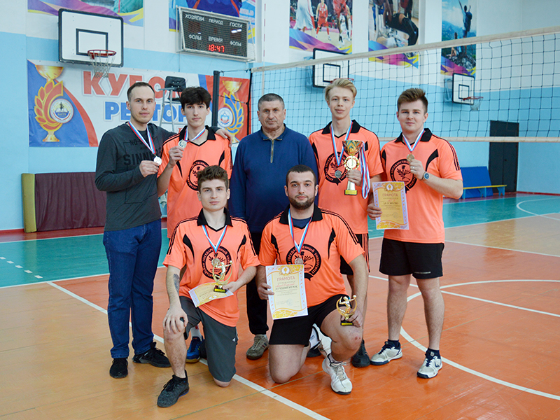 Серебро мужской сборной АГУ по волейболу