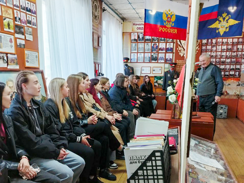 Студенты Рубцовского института (филиала) АлтГУ посетили музей МО МВД «Рубцовский»