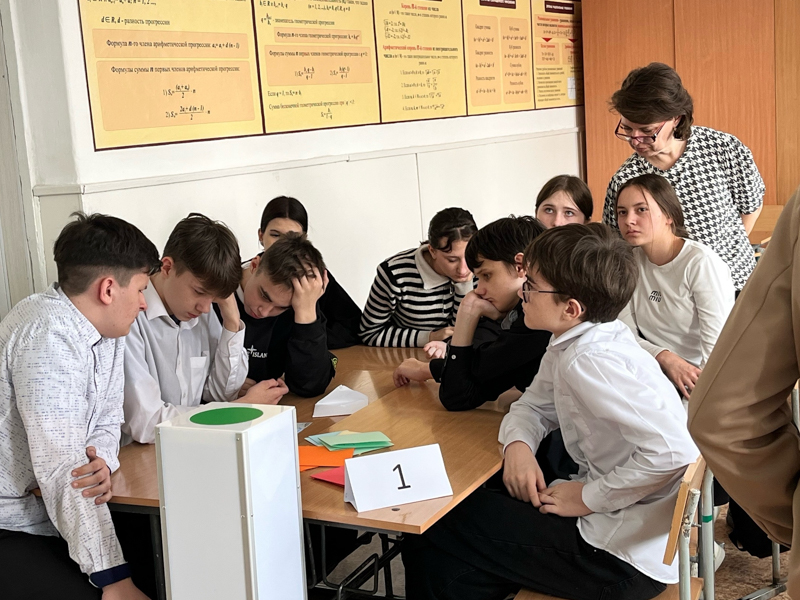 Как отличить манипуляцию от правды? Ответ искали школьники на игре «Жонглер»